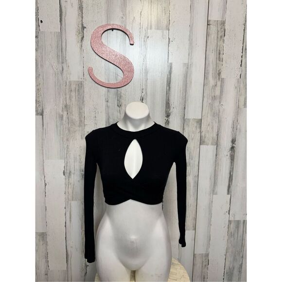 Windsor Tops - Windsor black crop top